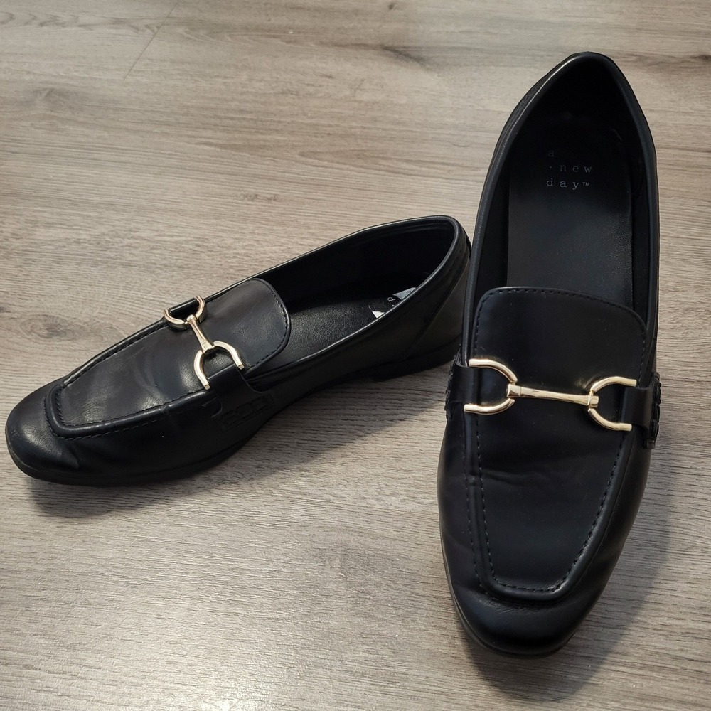 Womens Black Bit Loafers Gold Hardware Slip On Flats Size 6 Business Casual